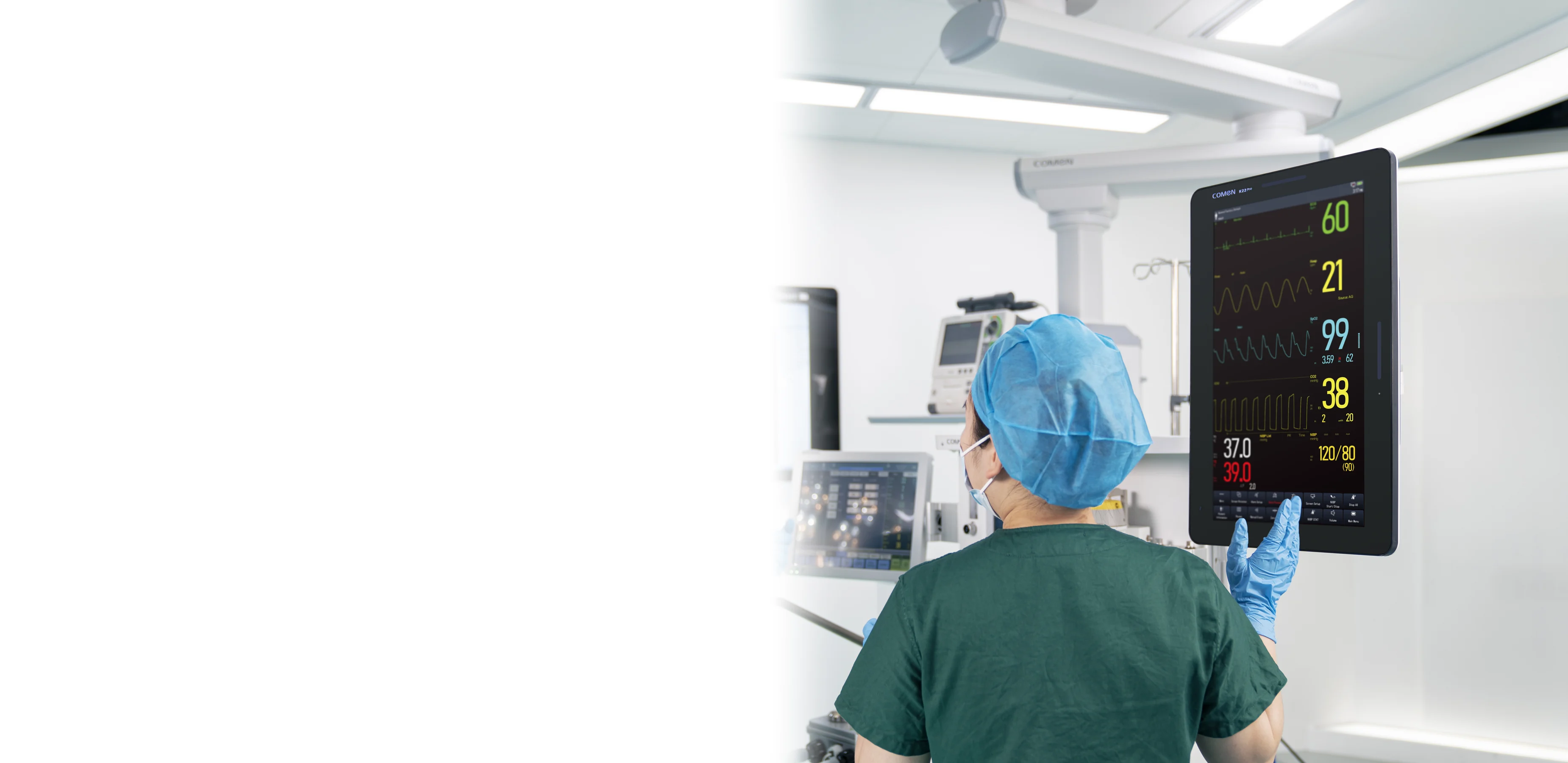 Operating room staff at a Comen K22 Pro patient monitor