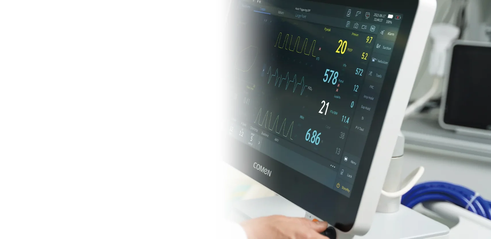 Comen V8 ventilator screen at the bedside